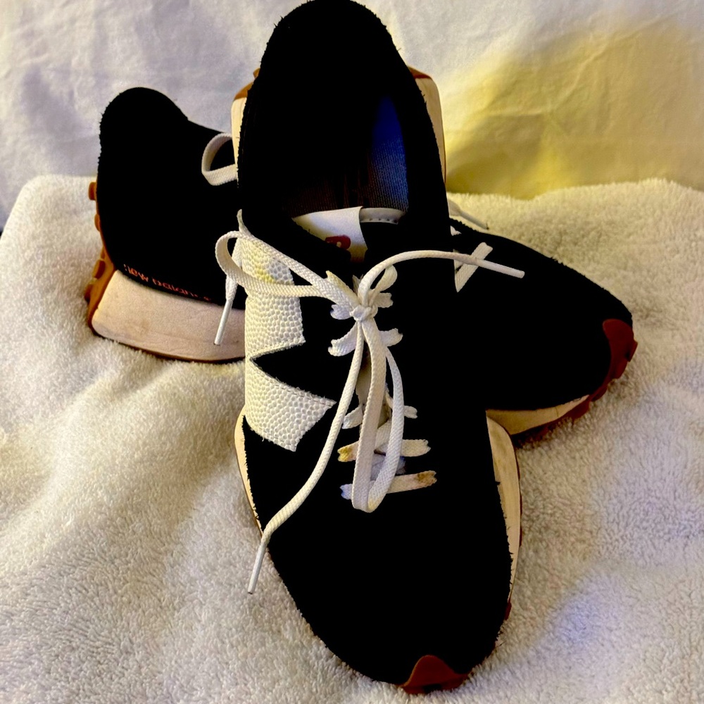 New Balance 327 Women’s Size 9.5